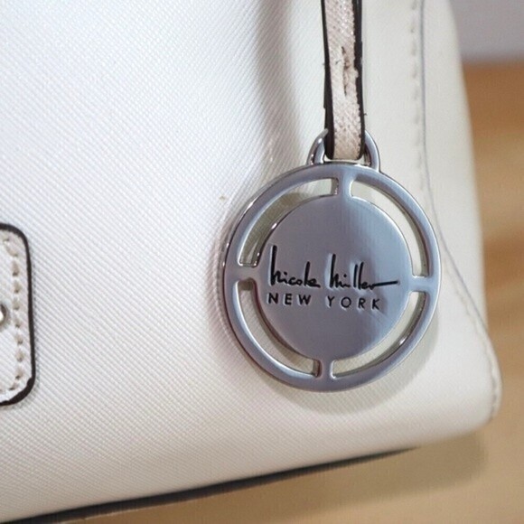 Nicole Miller New York Purse and Cross Body color White detachable strap - Picture 10 of 10